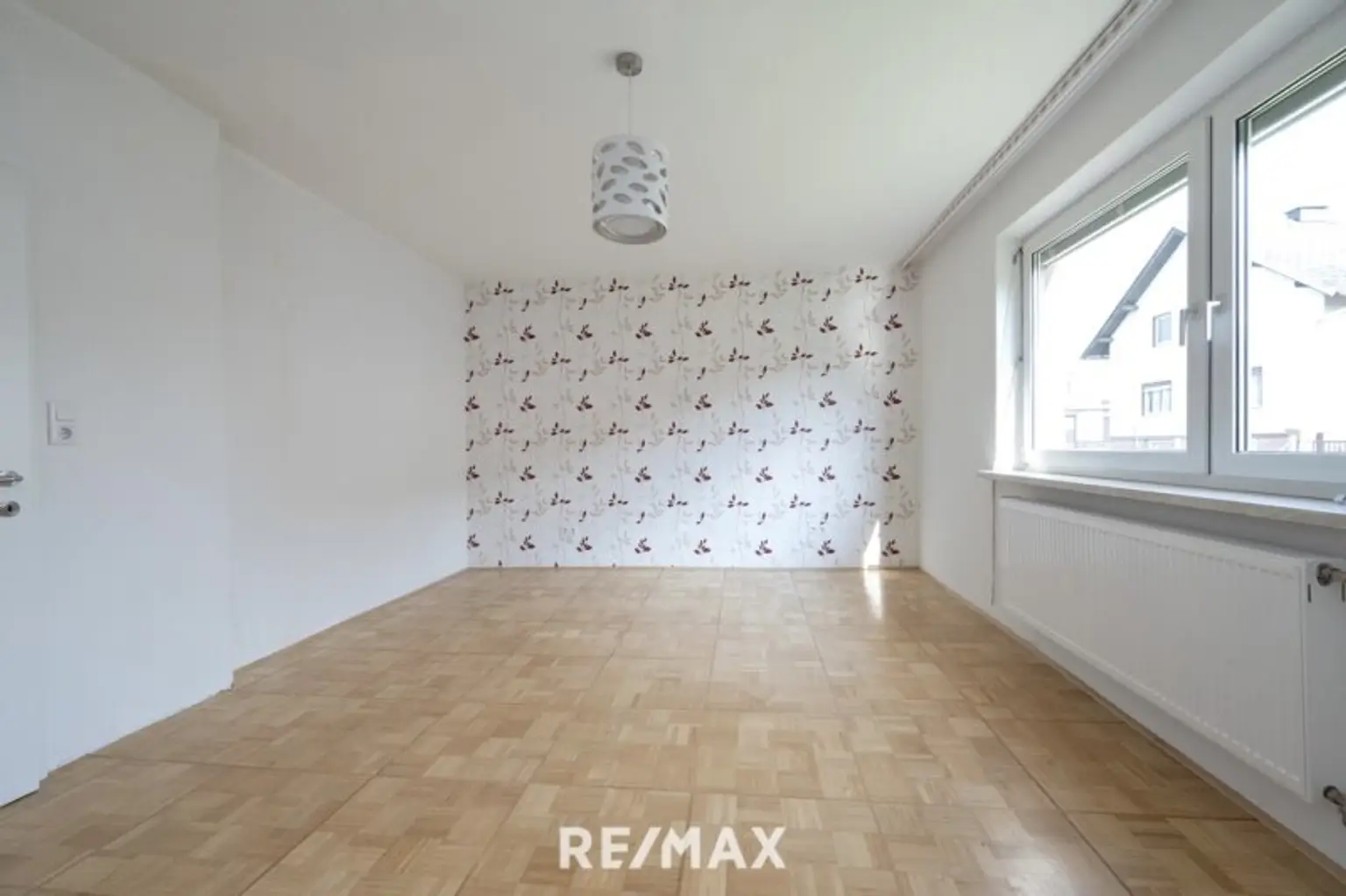 Voll unterkellertes Zweifamilienhaus mit Garten, Carport & Garage in sonniger Zentrumslage von Bad Hall!