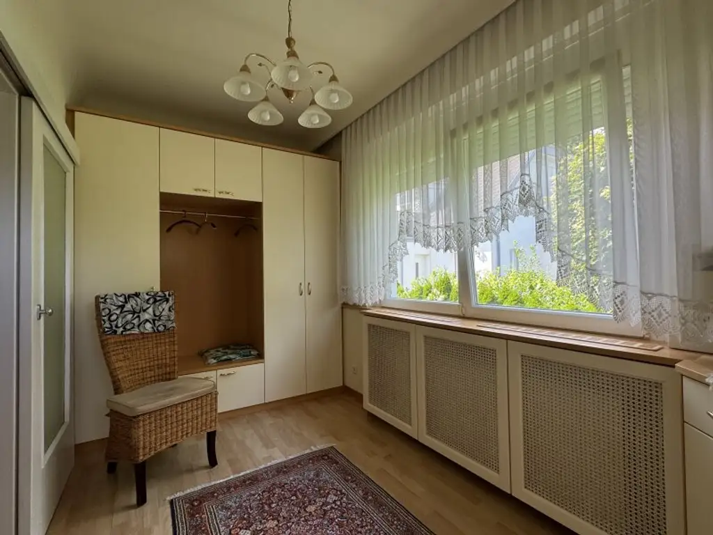 Kleines Einfamilienhaus mit Südterrasse und Garage