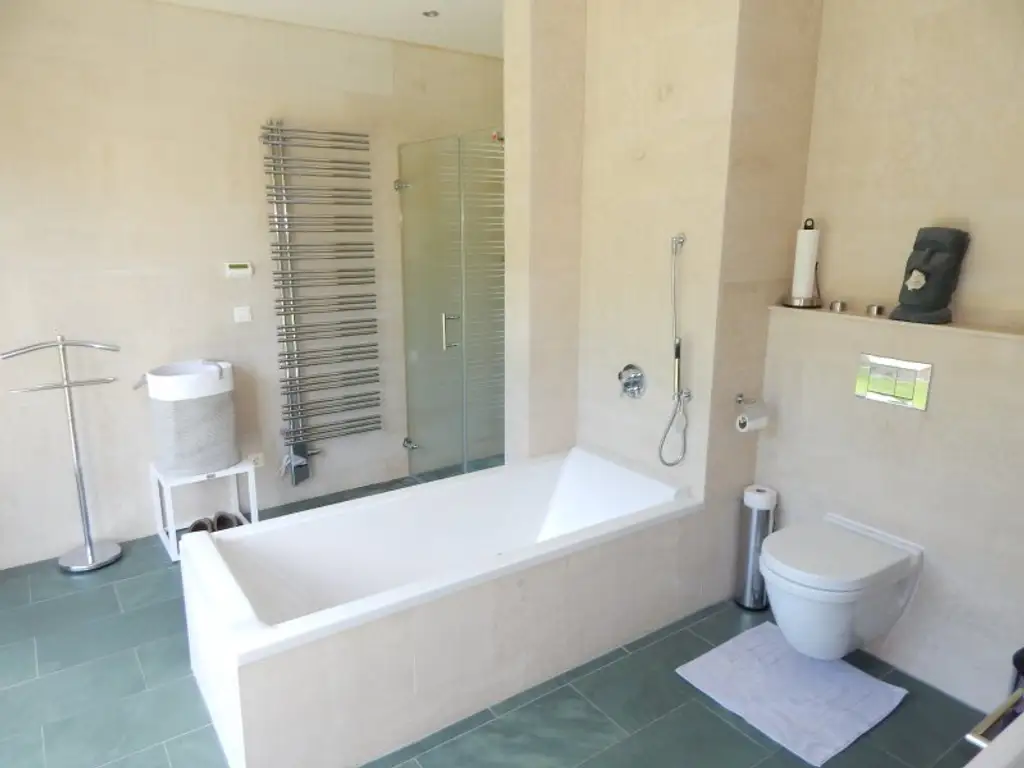 "Wohntraum" Villa mit Pool - Fernblick und direkten Zugang zum Wald