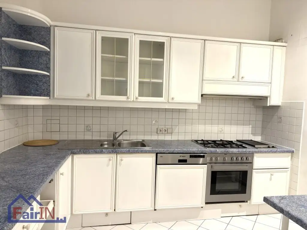 .***AB SOFORT***Altbaucharme trifft Stadtleben – großzügige 4-Zimmer-Wohnung  nahe Rochusmarkt***