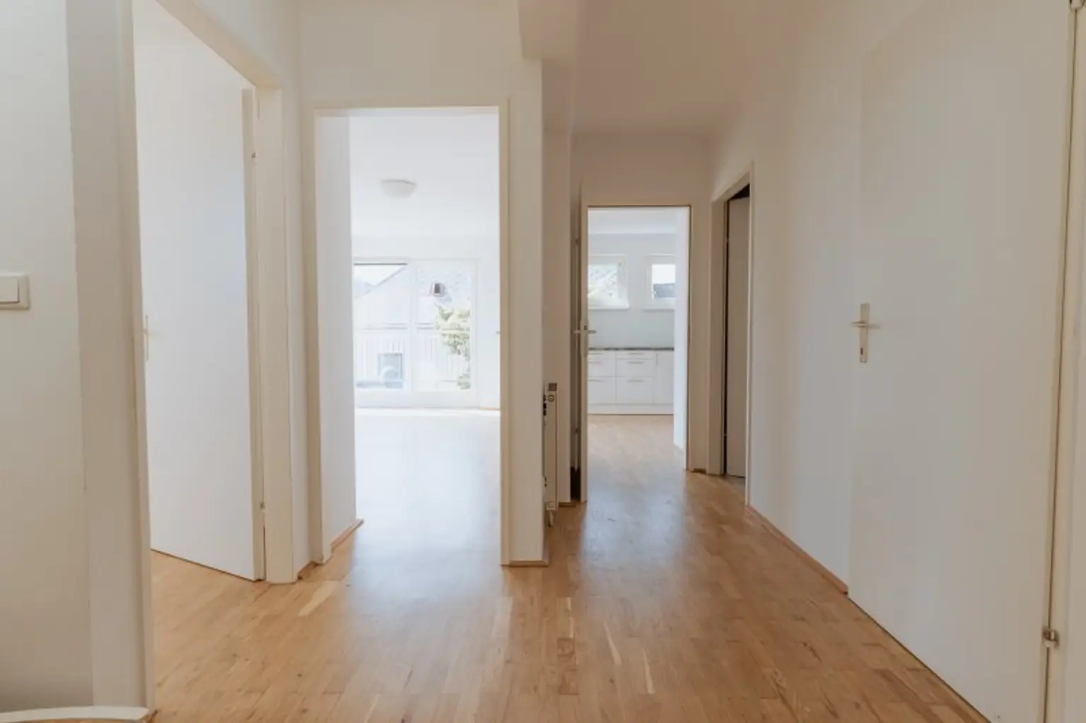 Traumhafte 3- Zimmer Dachgeschoßwohnung über zwei Etagen mit Terrasse