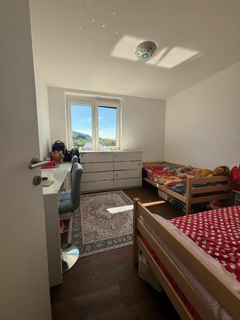 Moderne Maisonettewohnung mit großzügiger Terrasse und Balkon