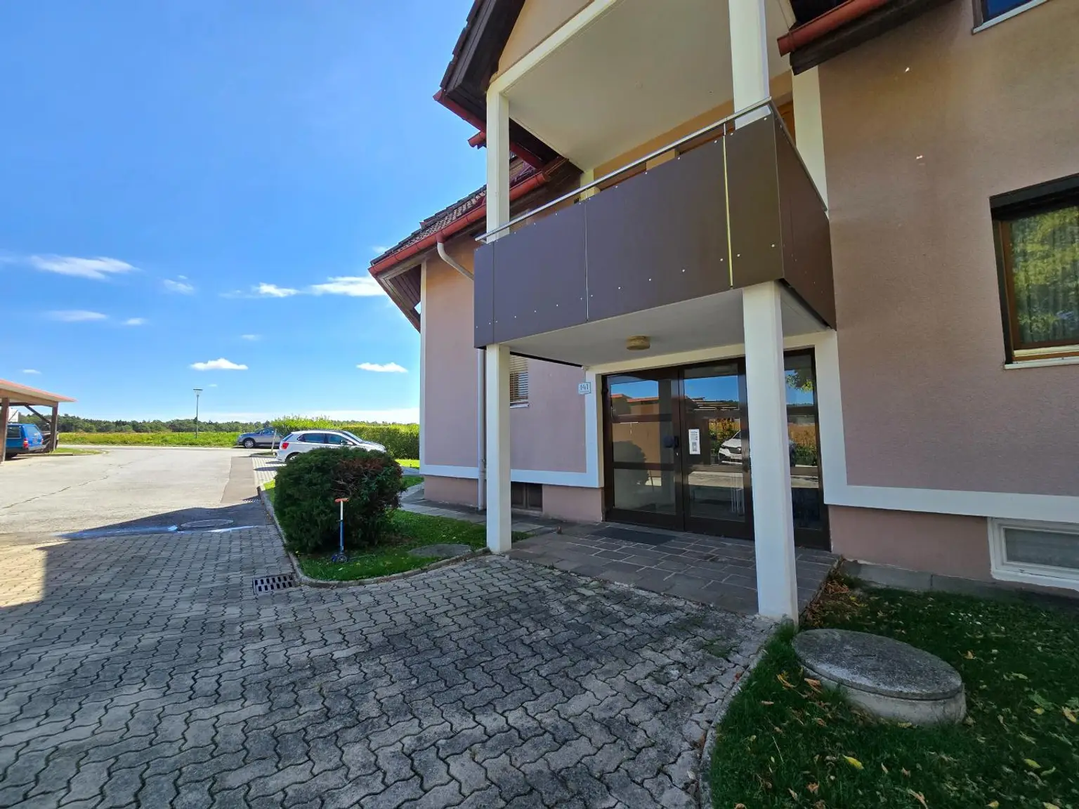 2-Zimmerwohnung mit Terrasse und Carport