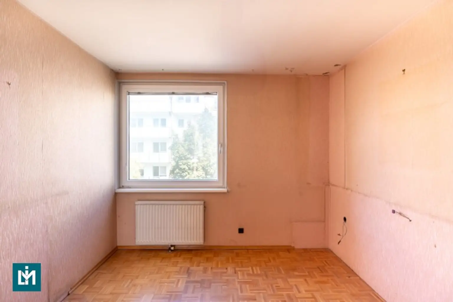 RENOVIERUNGSBEDÜRFTIGE 3 - ZIMMER WOHNUNG / NÄHE EINKAUFSZENTRUM RIVERSIDE