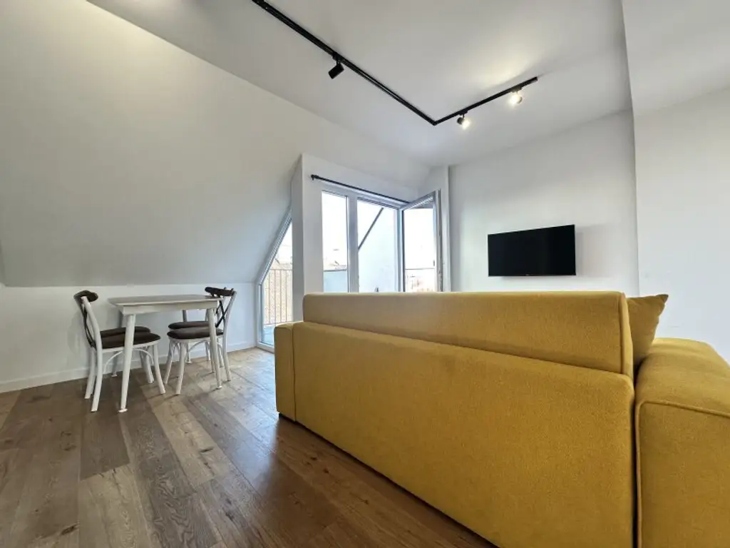 MÖBLIERTE WOHNUNG MIT BALKON - MODERNSTE AUSSTATTUNG
