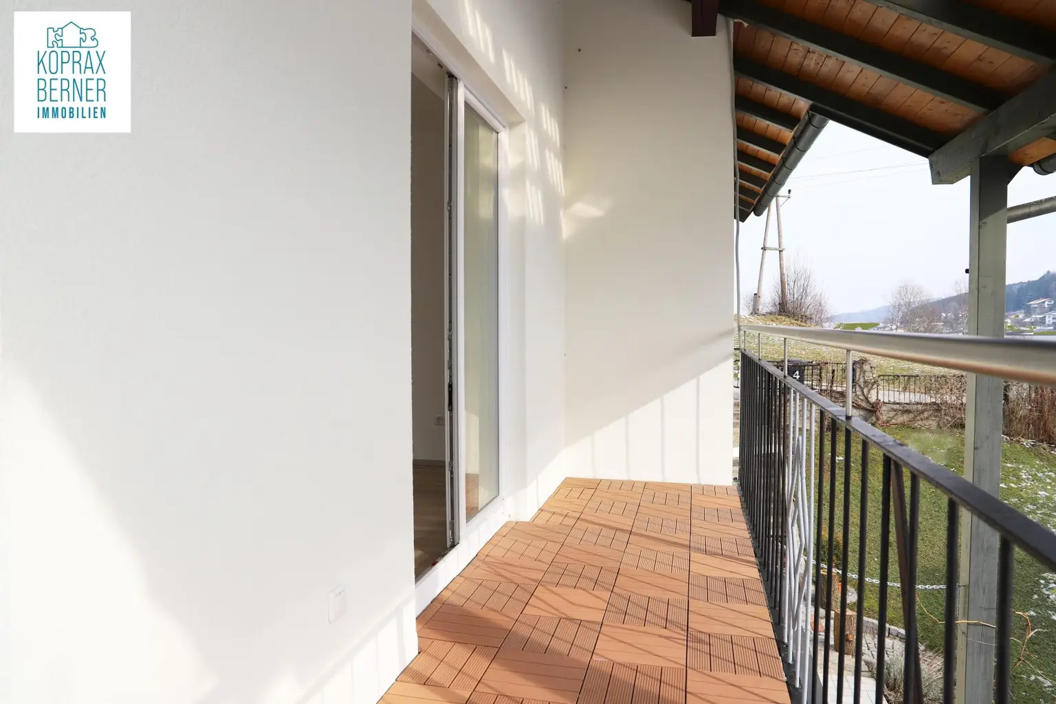 Balkon - teilweise überdacht