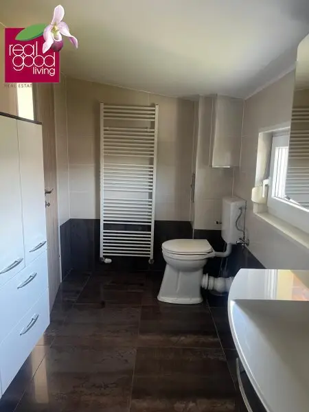 Teilmöbliertes Traumhaus in einer Kleingartensiedlung mit Pool, Garten und einem Wohnkeller