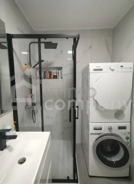 Familienwohnung mit 4 Zimmern im Zentrum mit großer Terrasse / eigene Garage - generalsaniert!