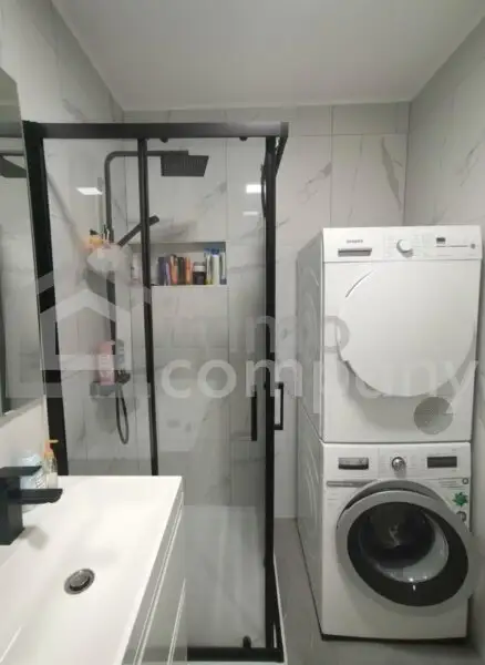 Familienwohnung mit 4 Zimmern im Zentrum mit großer Terrasse / eigene Garage - generalsaniert!