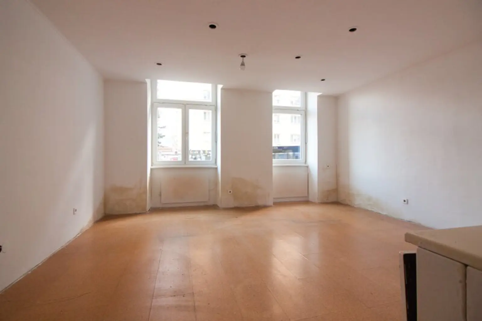 Büro bei der S-Bahnstation Geiselbergstraße | Hochparterre | gute Infrastruktur | 700 m zur U3