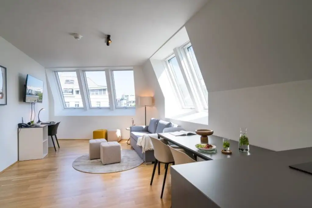 sonnige DG-Wohnung mit besonderem Flair!