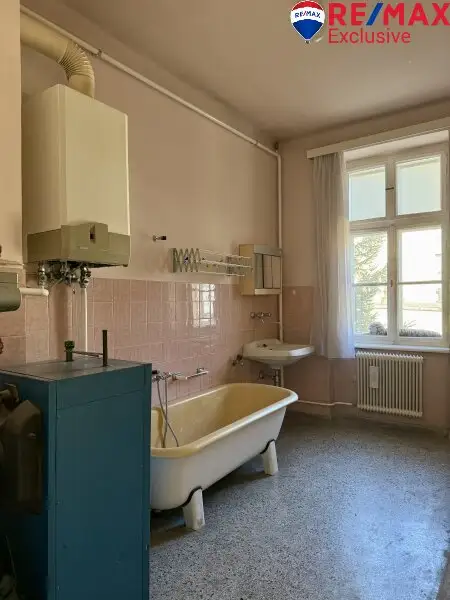 Zeitwandel - Mehrparteienhaus mit Entwicklungspotenzial in Wiener Neustadt!