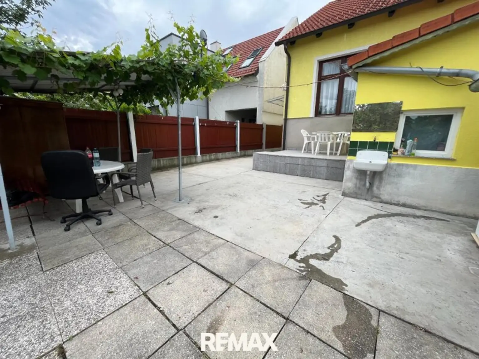 Innenhof mit Terrasse und Pergola