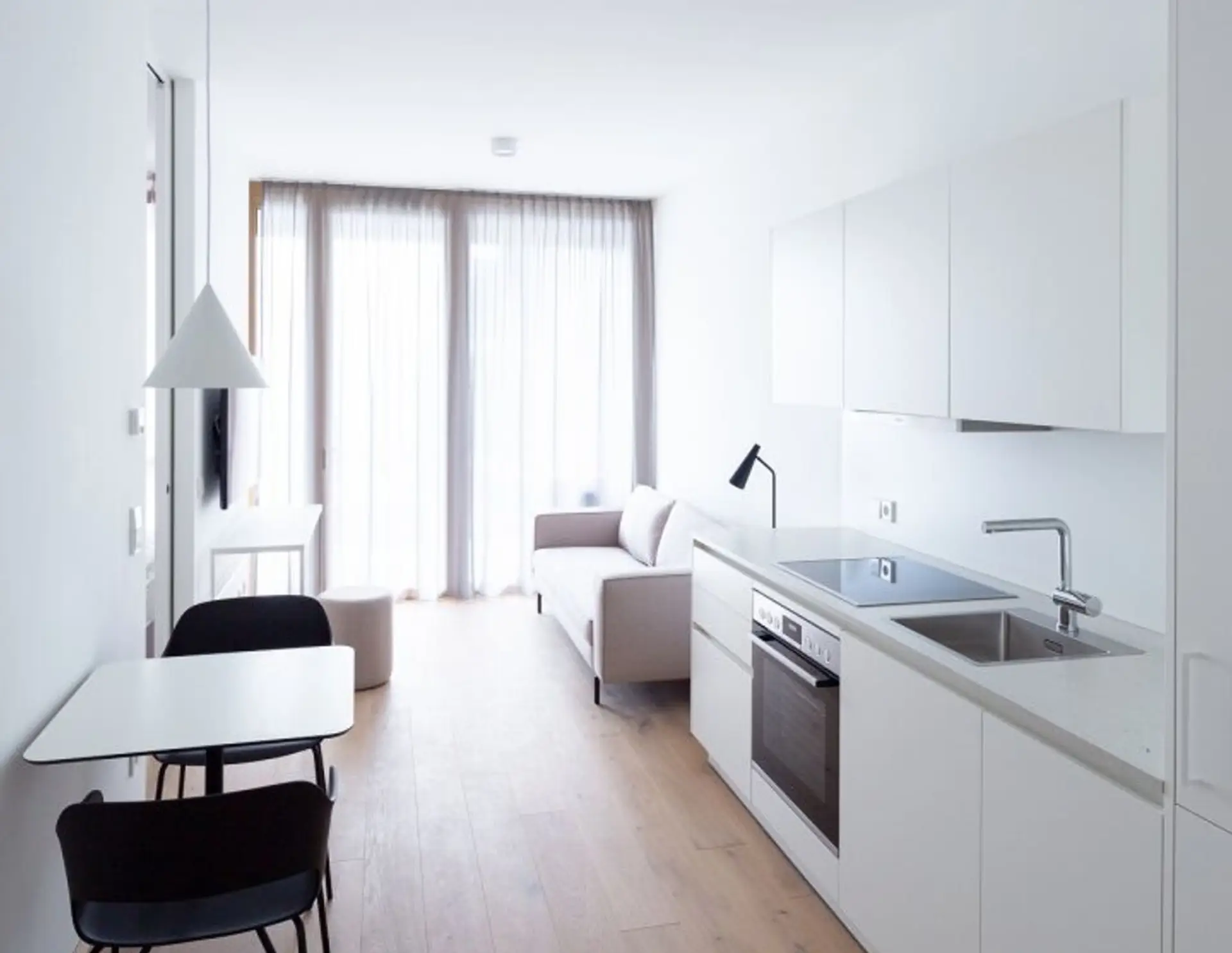 Möbliertes Premium-Apartment mit Tiefgaragenparkplatz und Vielen Extras - Perfekt Für Studenten und Singles !