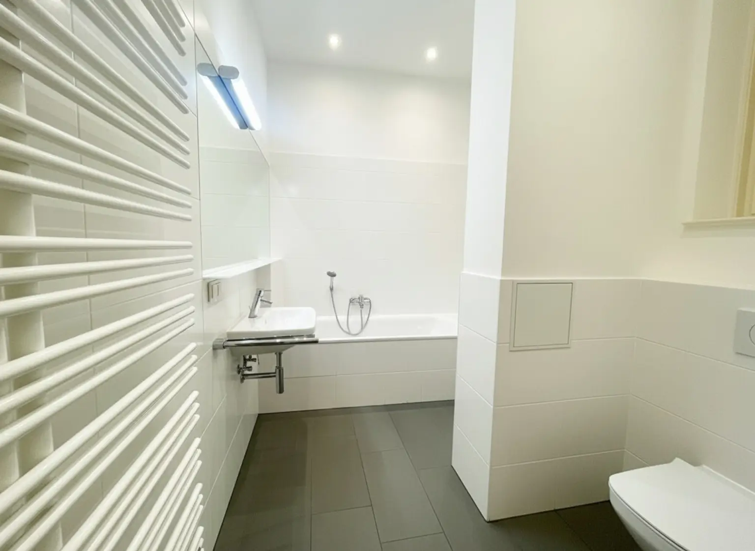 UNBEFRISTET: Traumhafte Altbauwohnung in prominenter Lage