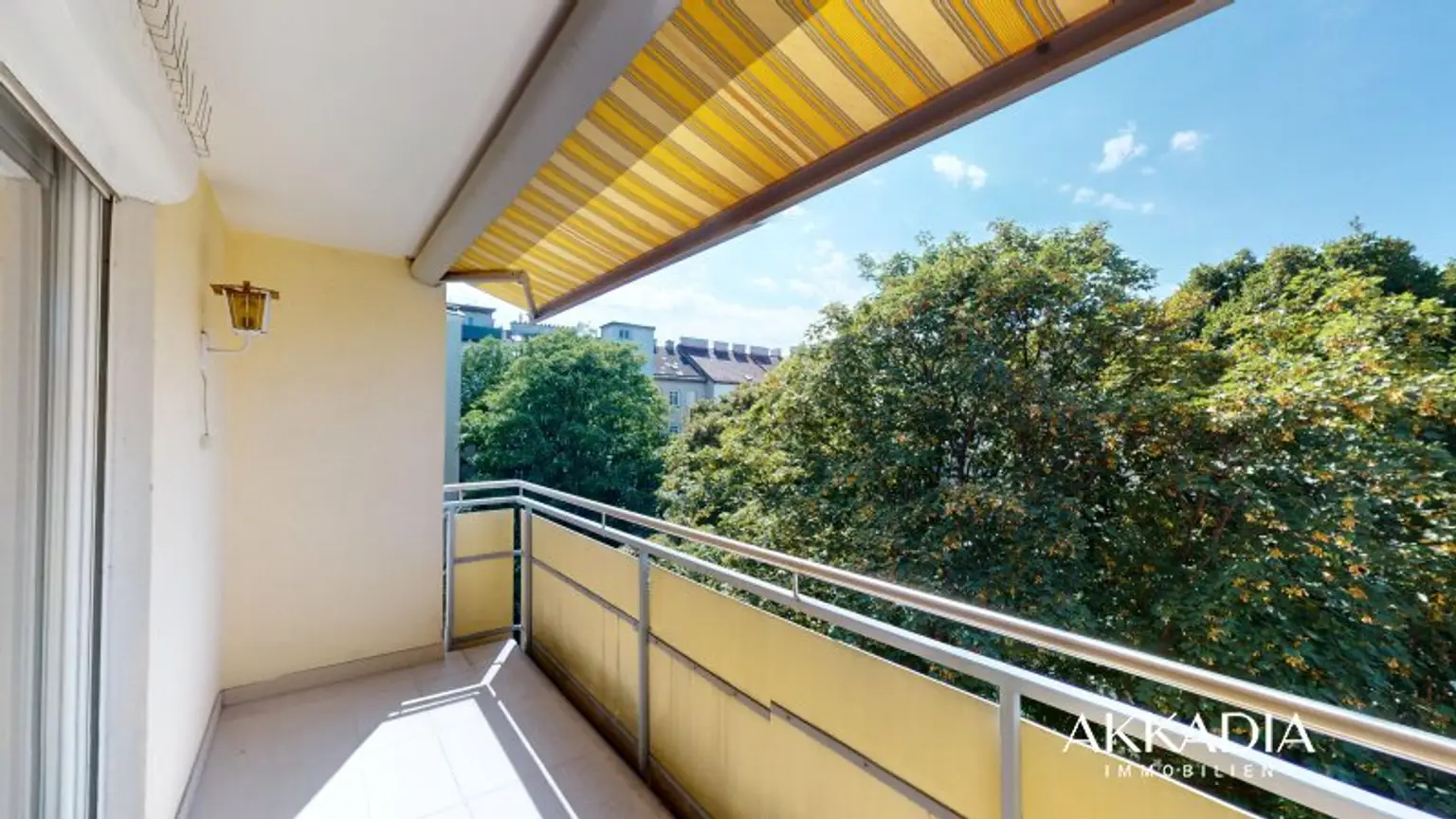 Gepflegte Neubauwohnung mit Loggia