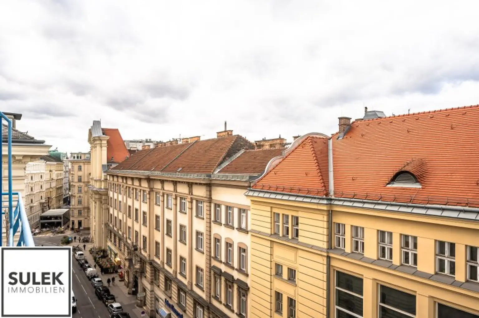 Single-Dachgeschoss-Wohnung mit Terrasse  in Bestlage des 9. Bezirks!