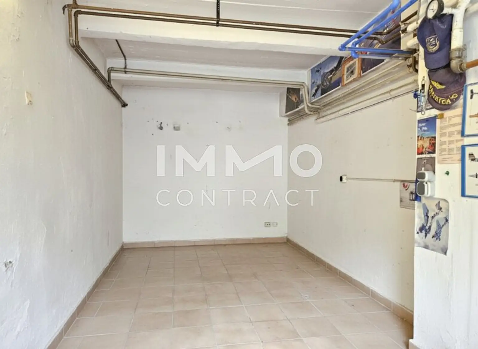 Altbau Lagerraum KG - KI generiert