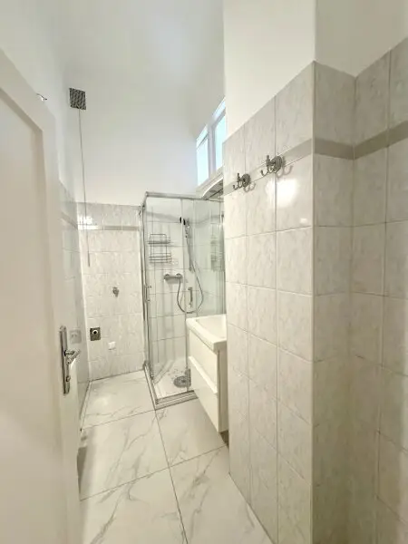 NEU! ERSTBEZUG! Geräumige 1-Zimmerwohnung in wunderschönem Stilaltbau zu vermieten!