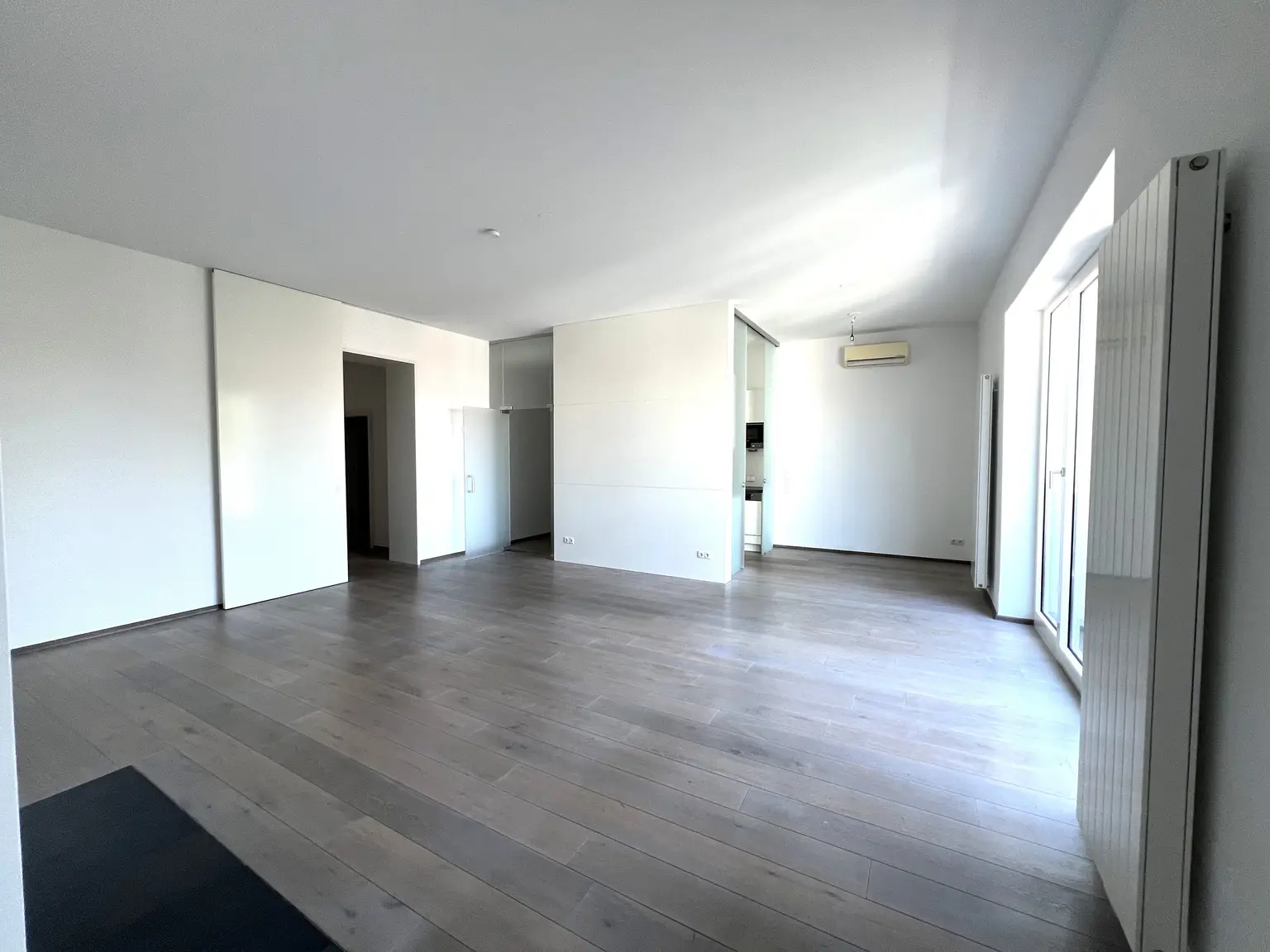 Klimatisierte Dachgeschoss-Wohnung nahe Belvedere und Modenapark
