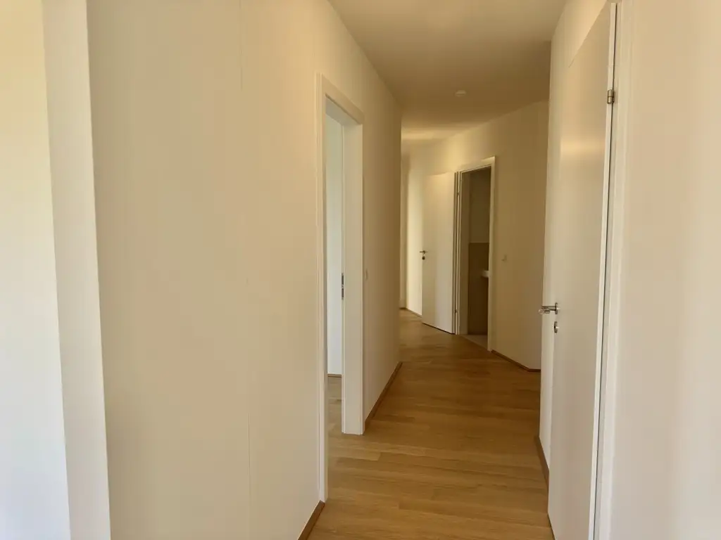 Hirschfeld: große, provisionsfreie und neue 5 Zimmer Wohnung mit Balkon - Preis jetzt sichern