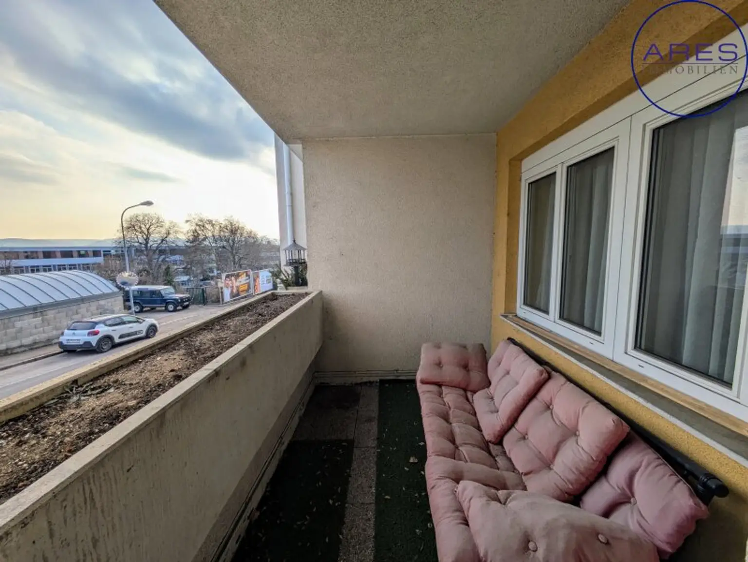 Zentrale Eigentumswohnung mit Loggia, WG-geeignet