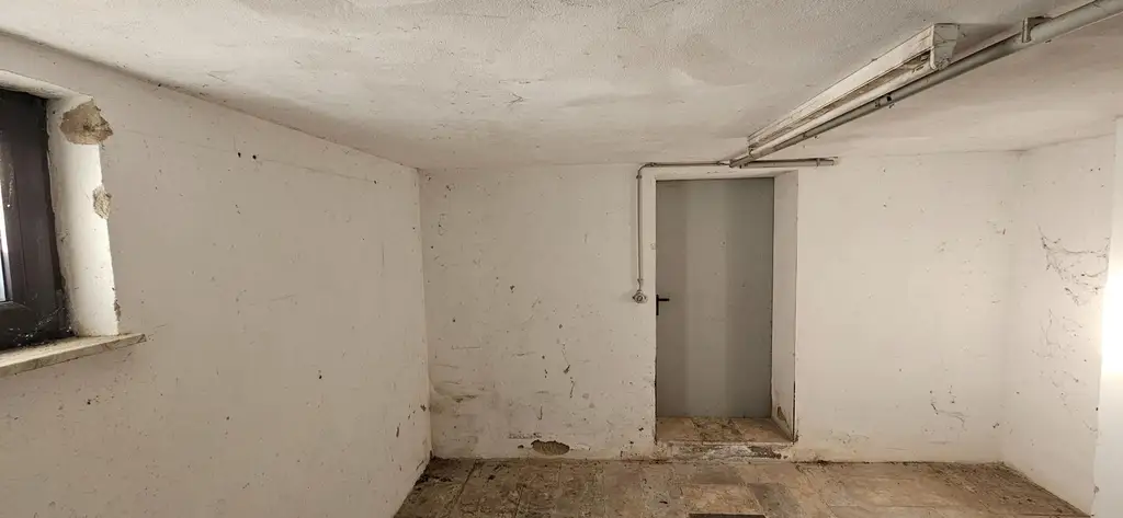 Sanierungsbedürftiges Haus mit Potenzial in attraktiver Lage - ab sofort verfügbar!