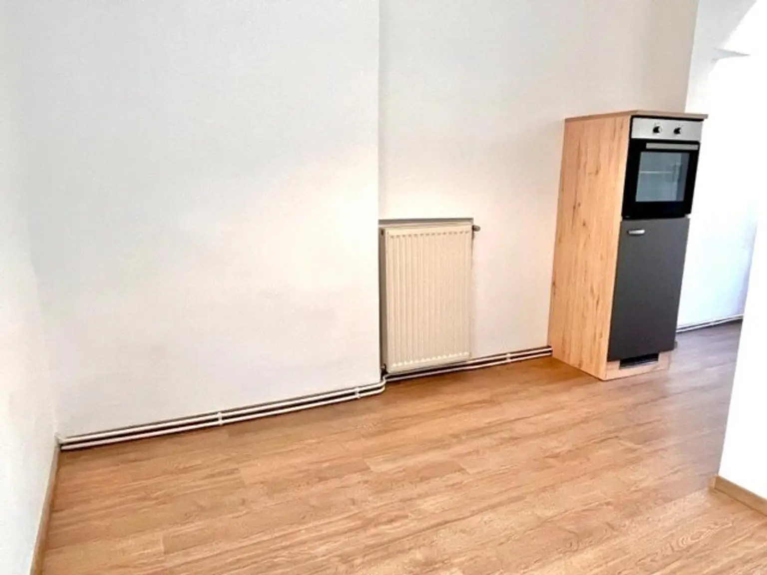Essbereich und extra Backrohr und Kühlschrank
