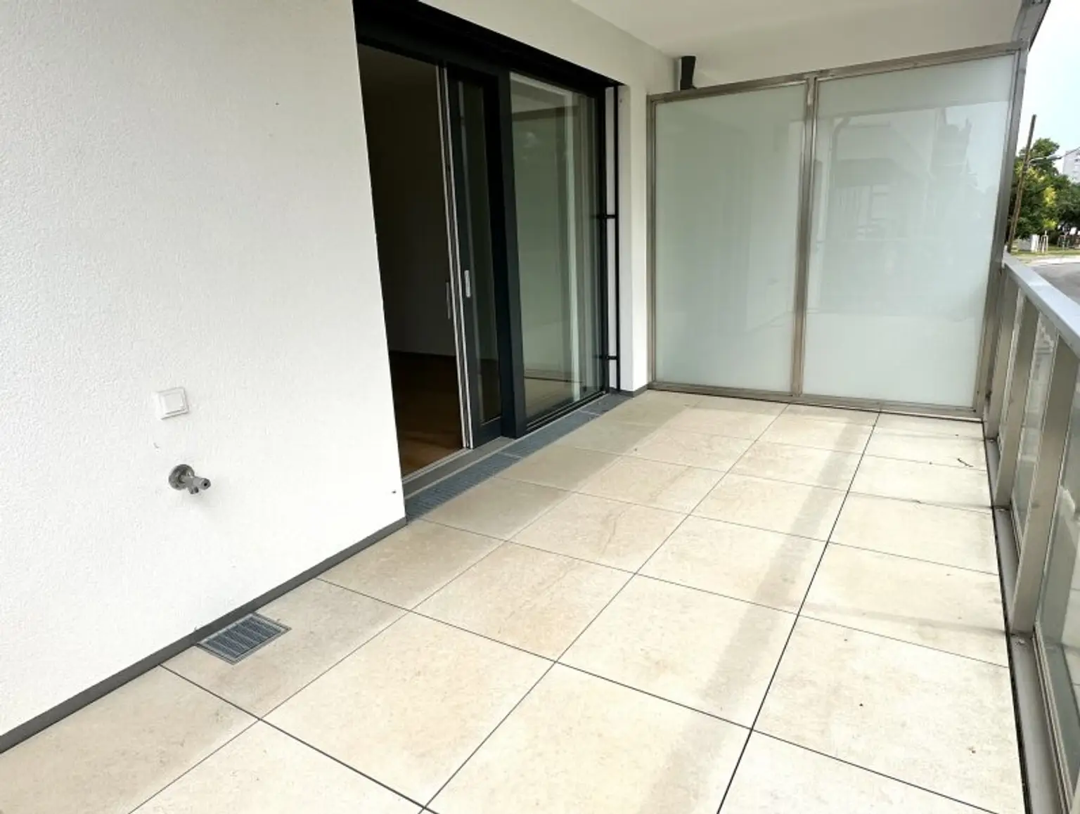 Ihr hochwertiger Erstbezug in U1 Nähe! 2 Terrassen, 2 Badezimmer! Inkl. moderne Markenküche! Provisionsfrei für den Käufer