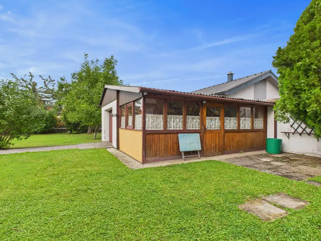 Charmantes Einfamilienhaus mit großem Eckgrundstück und Entwicklungspotenzial