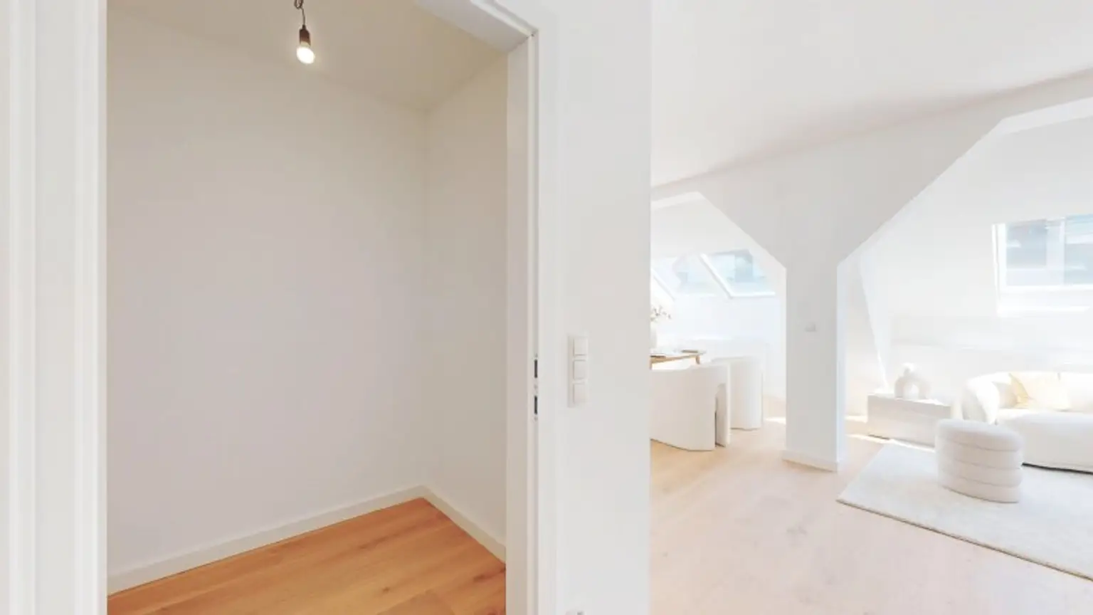 PROVISIONSFREI--Bezaubernde Dachgeschosswohnung | Erstbezug nach Sanierung | Klimaanlage | Terrasse | Lift