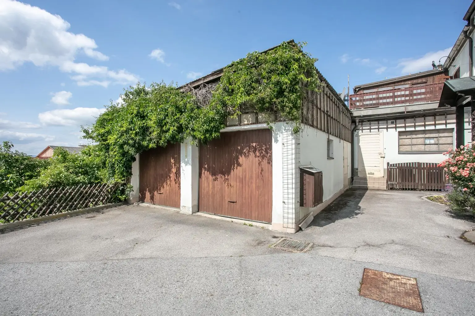 Mehrfamilienhaus - Zwei Wohneinheiten - Gewerbe möglich - großzügige Nutzflächen