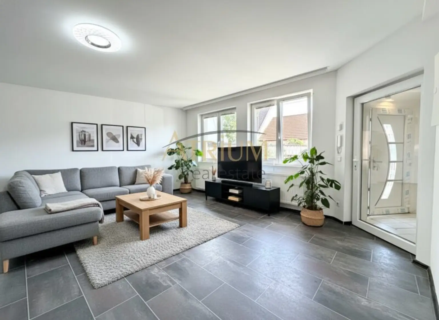 Eigentumswohnung mit knapp 90m² Wohnfläche und sonnigem Balkon - Idyllische Seitengasse in Bahnhofsnähe.