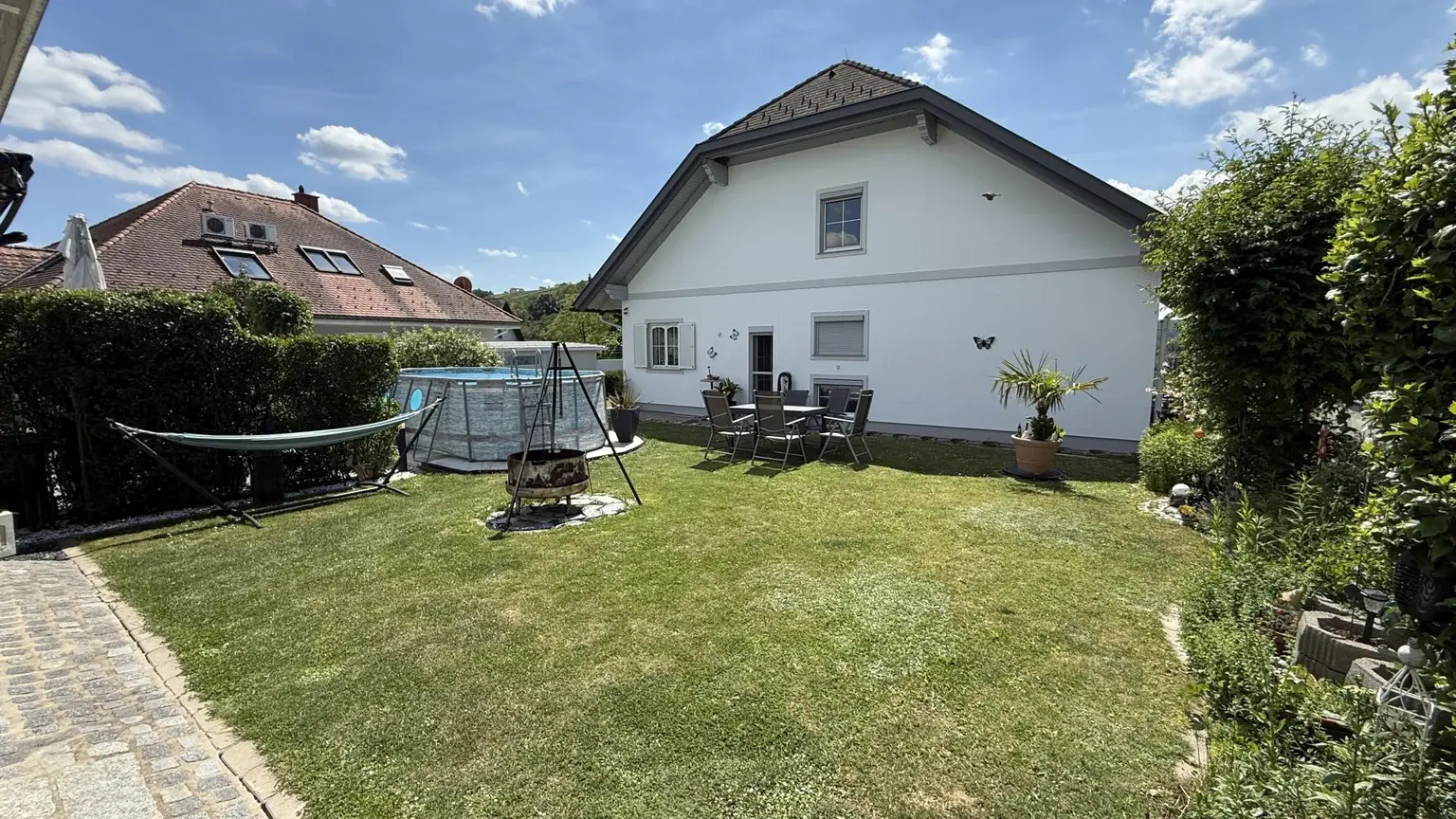 Garten mit Pool