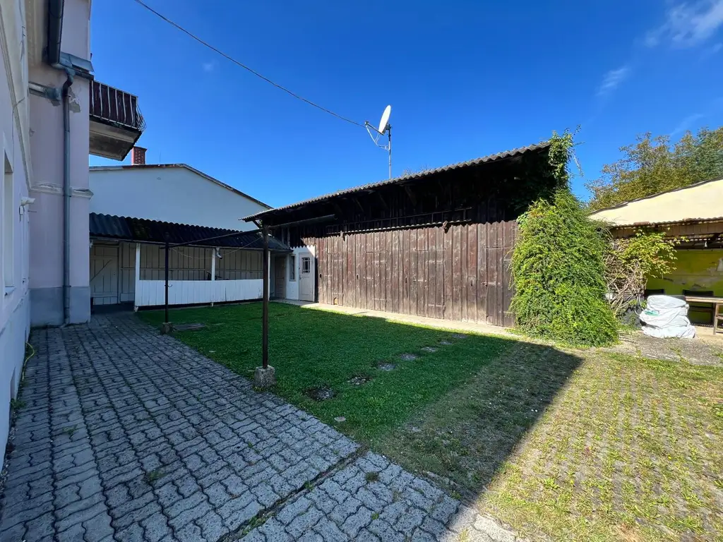 Zentrale 2-Zimmer-Wohnung mit Gartennutzung!