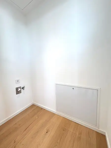 LUXURIÖSE 3-ZIMMER-WOHNUNG MIT 2 BÄDERN, GARAGENPLATZ UND ATEMBERAUBENDEM PANORAMABLICK