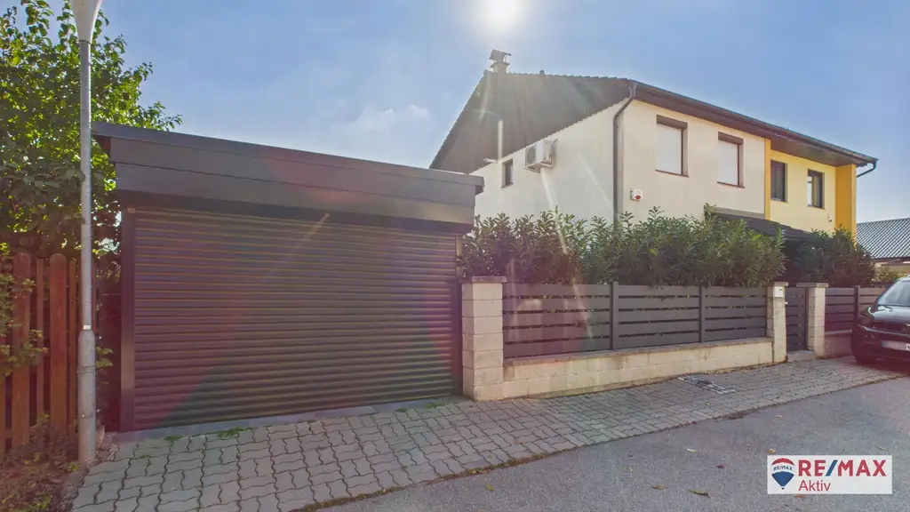 Familienidylle pur – Gepflegte Doppelhaushälfte mit Garten, Terrasse & Carport