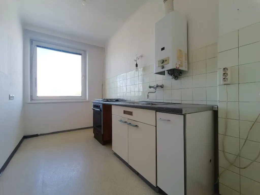 2-Zimmer Wohnung mit Weitblick und Loggia im 5. Stock mit Lift! Nähe U6 Dresdner Straße!