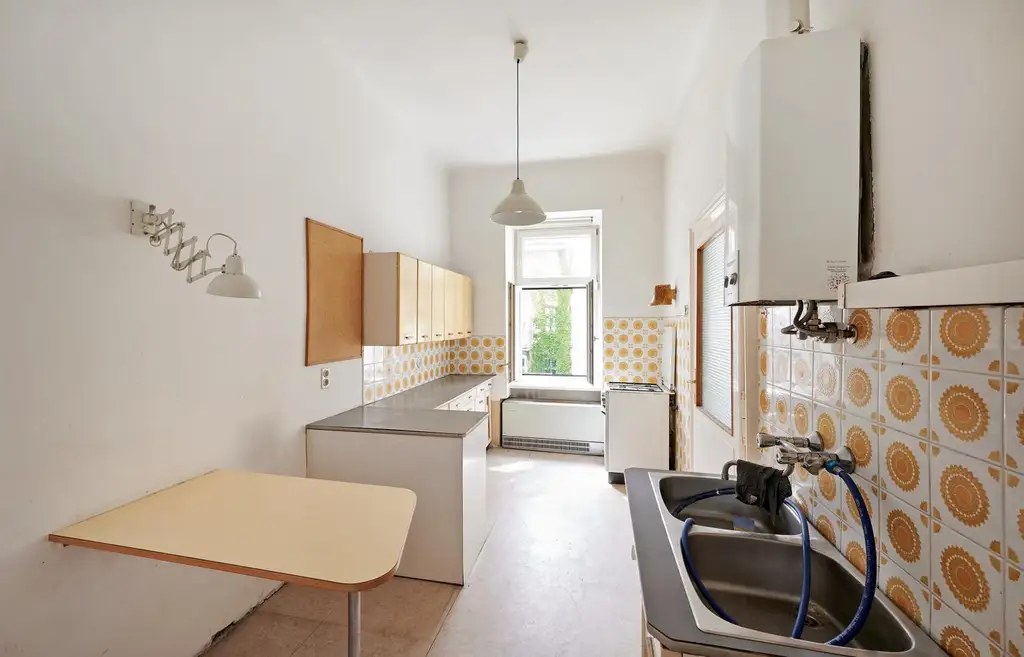 Sie suchen eine Altbauwohnung mit Potenzial in ausgezeichneter Lage?