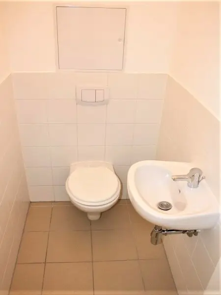 HOLBEINGASSE, 68 m2 Altbau, Wohnküche, 2 Zimmer, WG-geeignet, Komplettküche, Wannenbad, Parketten, 4. Liftstock