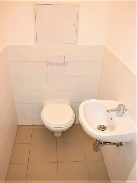 HOLBEINGASSE, 68 m2 Altbau, Wohnküche, 2 Zimmer, WG-geeignet, Komplettküche, Wannenbad, Parketten, 4. Liftstock