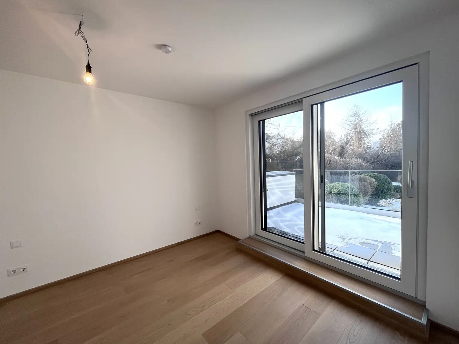 Erstbezug !!! Traumhafte Doppelhaushälfte -  mit 5 Zimmern, Garten, Wohnkeller und Stellplätzen!