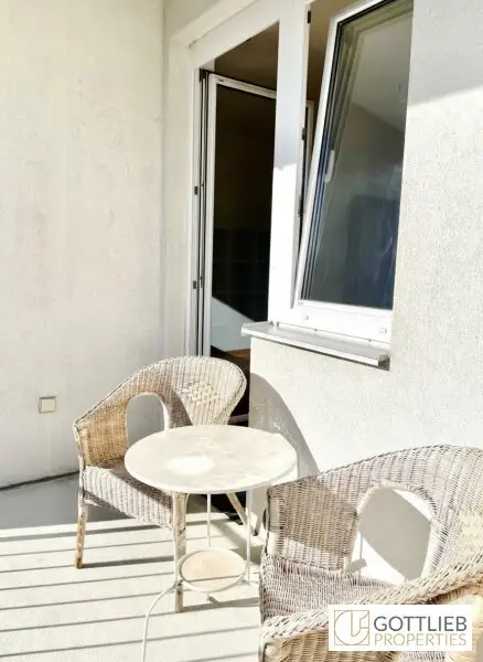 Grünruhelage nahe Arenbergpark! Teilmöblierte 2-Zimmer-Wohnung mit Loggia in Stockwerkslage