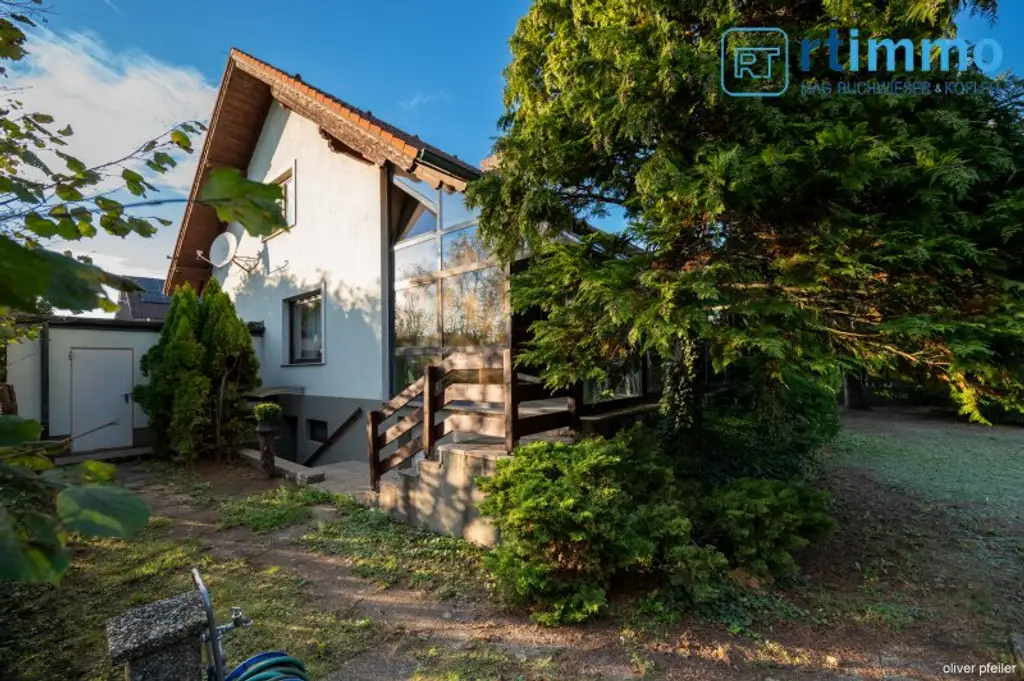 SCHÖNES FAMILIENHAUS mit Wintergarten und Garage in ruhiger Lage zu mieten!