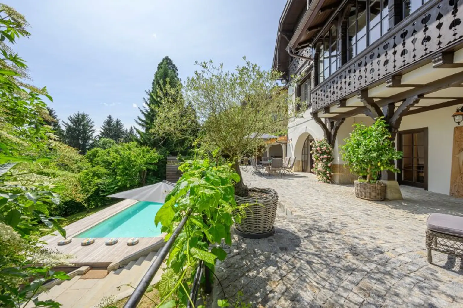 wunderschöner Terrassen- und Poolbereich