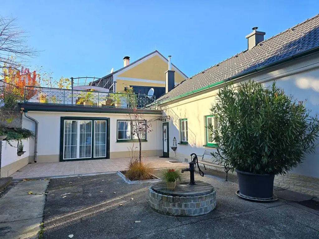 *** TOP SANIERTES HAUS IN ZENTRUMS-LAGE *** KACHELÖFEN *** TERRASSEN *** uvm....