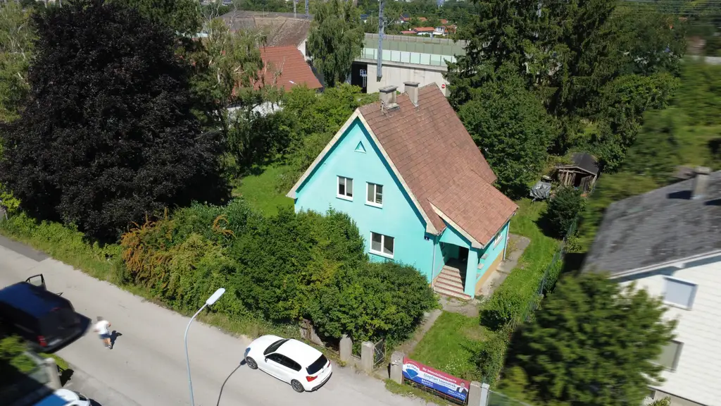 Attraktives Entwicklungsgrundstück mit Bestandshaus – Bauklasse II–III