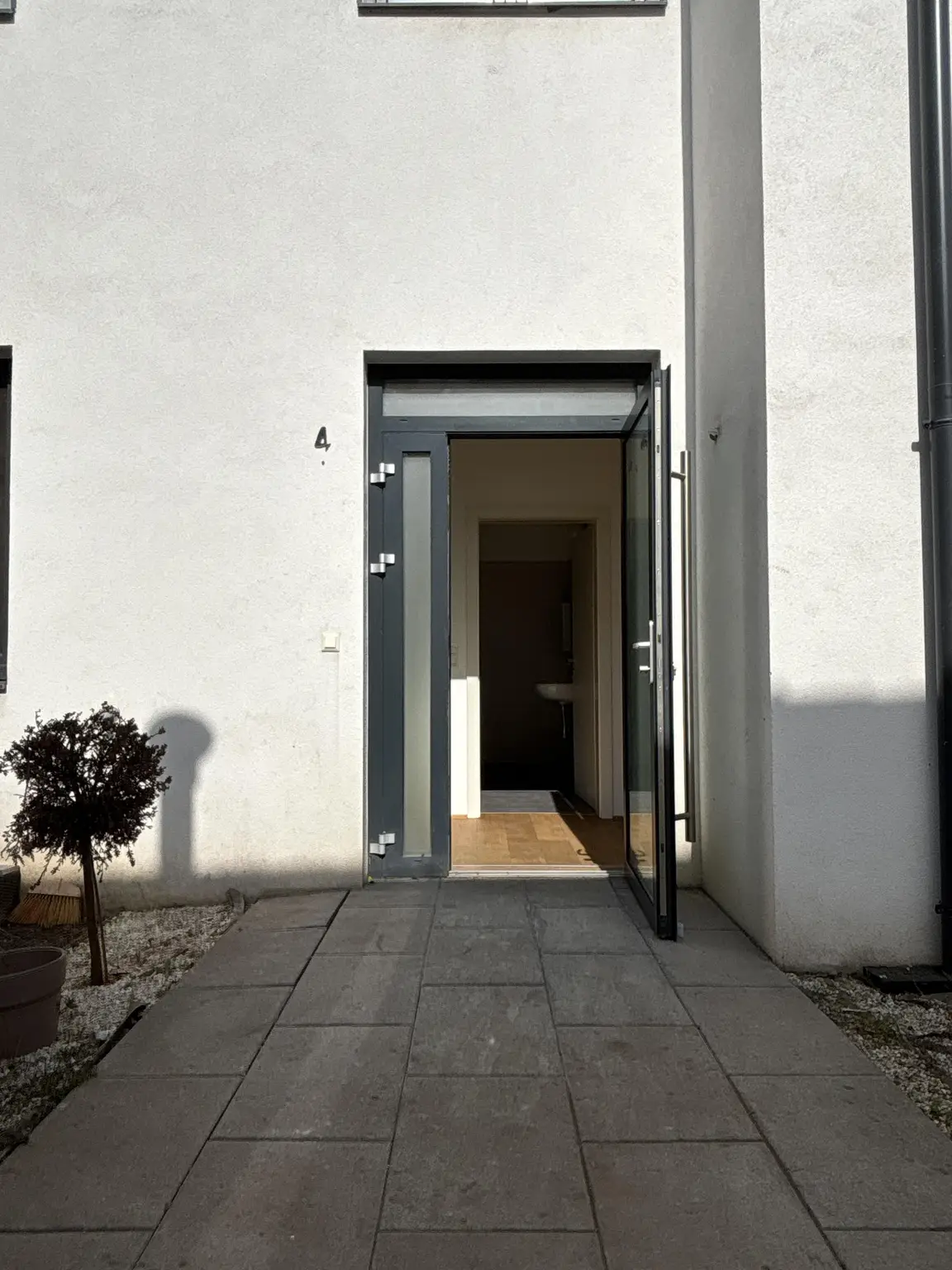 Gartenwohnung ~ 2 Zimmer ~ südlich ausgerichtet ~ Parkplatzmöglichkeit