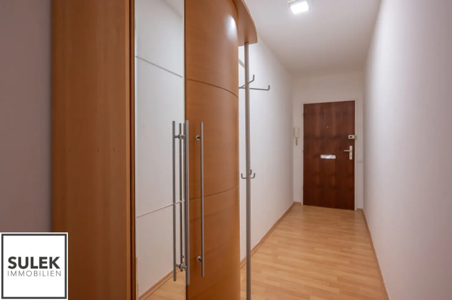 Single Hit Wohnung mit praktischem Grundriss direkt an der U1 - ab 1.11.25!