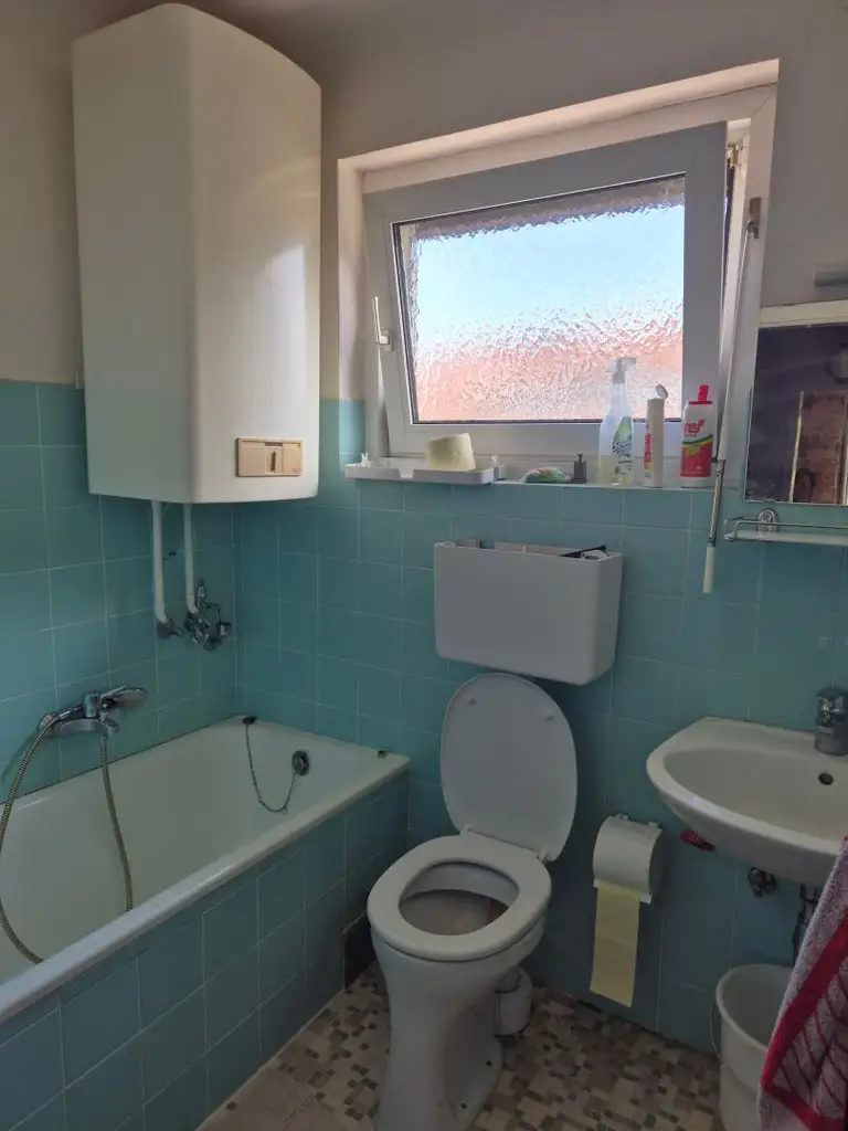 Renovierungsbedürftiges Mittelreihenhaus